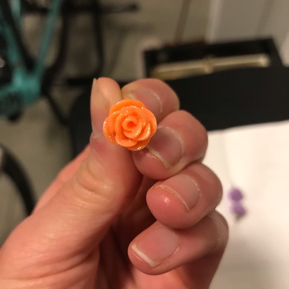 3/$20 Rose earrings - Picture 3 of 3